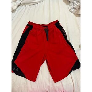 Under Armour boys sports shorts size YXL